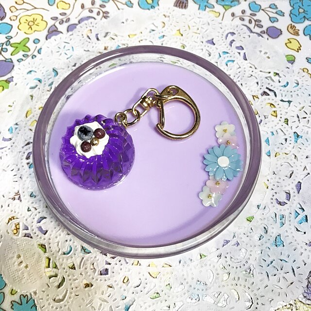 ブルーベリーゼリーキーホルダーとcircleフラワーキートレイの画像1枚目