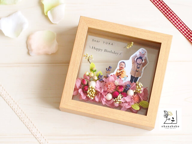 《写真データを送るだけ◎誕生日/送別/結婚祝い/還暦祝い》可愛いお花畑♡プリザーブド&ドライフラワーのガラスフレームの画像1枚目