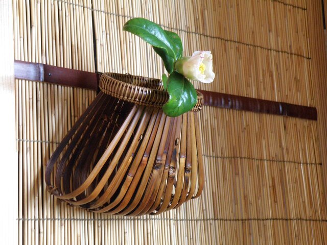 扇掛け花籠 根曲り竹 煤竹 鳳尾竹の画像1枚目