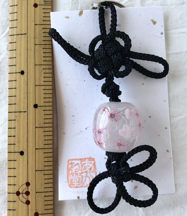 バッグチャーム とんぼ玉吉祥結び(透薄桜散らし)13の画像1枚目