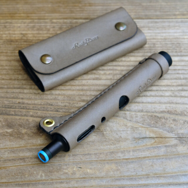 Ploom Tech Plus 専用スリーブ:グレー(ベジタブルタンニンレザー)の画像1枚目