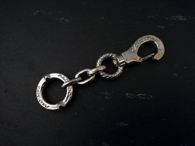 シルバーキーホルダー ♞ピラミッドリング♞ 【両面彫刻入り】バッグチャーム キーホルダー キーリング タッセルの画像1枚目