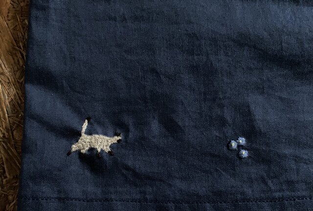 コットンワイドパンツ シャム猫と青い花の画像1枚目