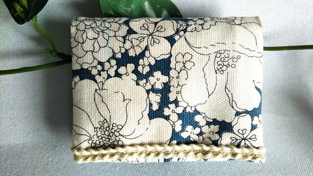 白い花 カードケースの画像1枚目