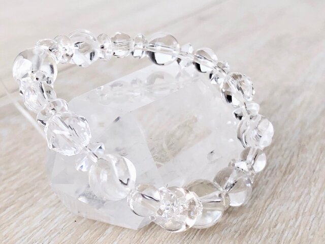 4月の天然石*クリスタルクォーツブレスレット-001の画像1枚目