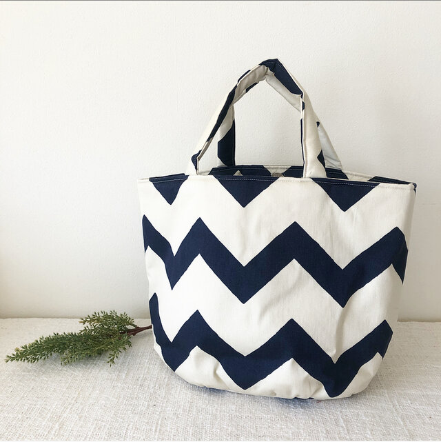 たっぷり入る♡シェブロン柄トートbagの画像1枚目