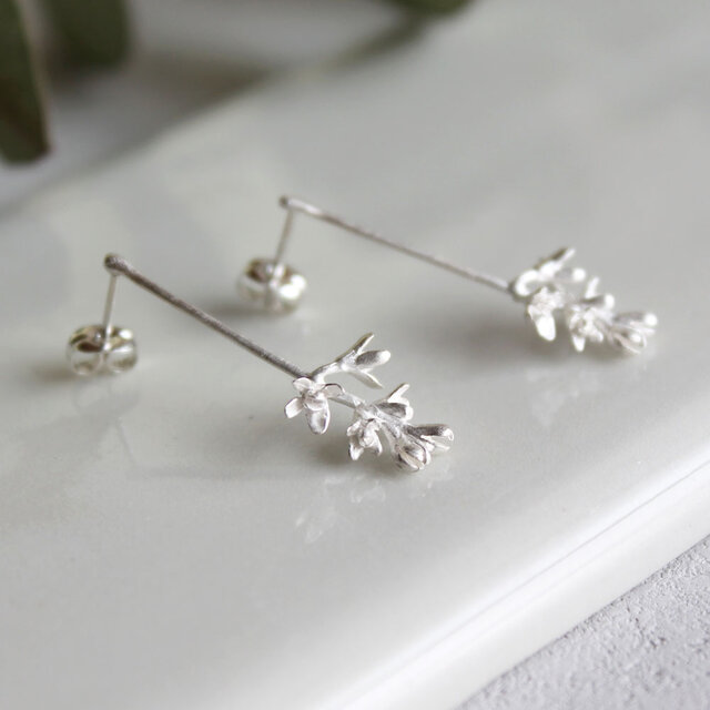 sv925 オリーブの花のピアスの画像1枚目