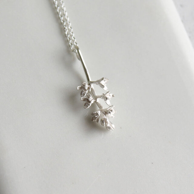 sv925 オリーブの花のネックレスの画像1枚目