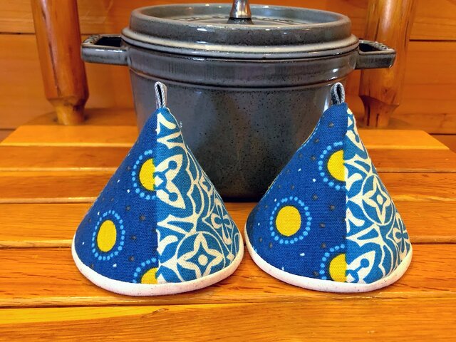 2個セット★三角鍋つかみ★staub ルクルーゼ にいかがでしょうか?★ストウブ 鍋つかみ ミトンの画像1枚目