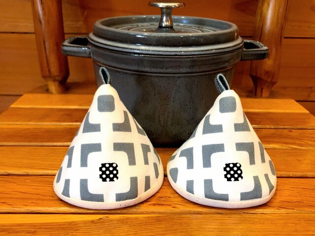2個セット★三角鍋つかみ★staub ルクルーゼ にいかがでしょうか?★ストウブ 鍋つかみ ミトンの画像1枚目