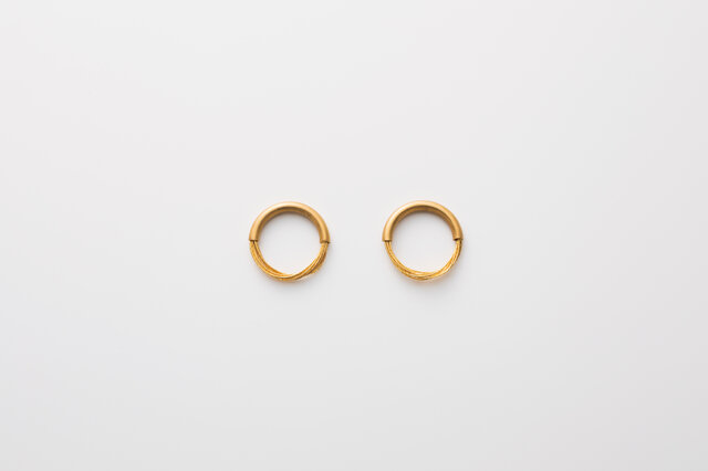 絲tabane ピアス 金の画像1枚目