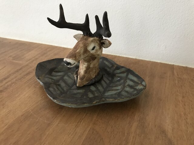 鹿のアクセサリー置きの画像1枚目