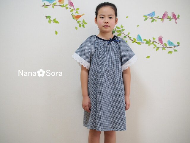 size130 レース袖のふんわりスモックワンピース(チェック・ネイビー)の画像1枚目