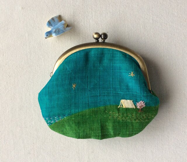 染色とししゅう がま口「海辺にて」の画像1枚目