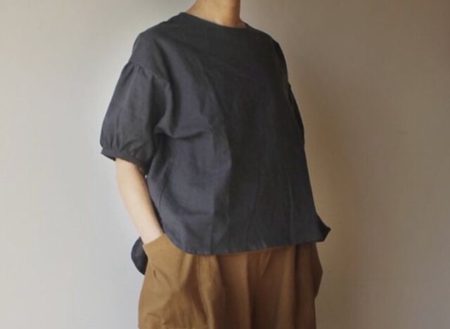クルーネックブラウス グレーの画像1枚目