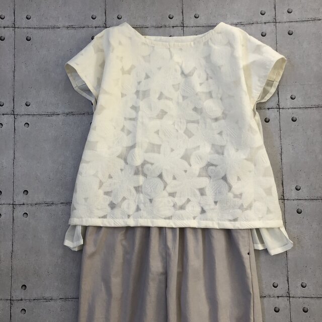 白のフレンチの画像1枚目