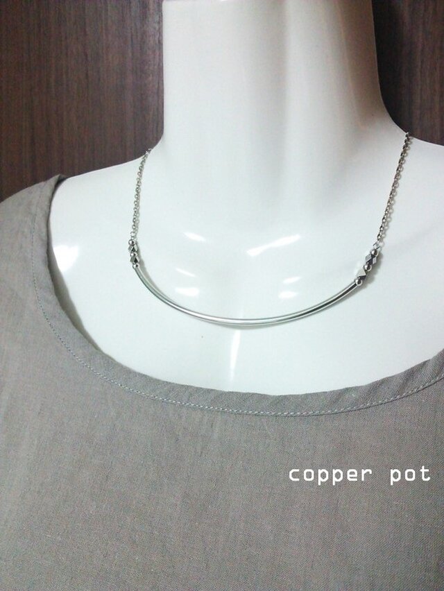 S269 シルバー色のロングバーネックレスの画像1枚目