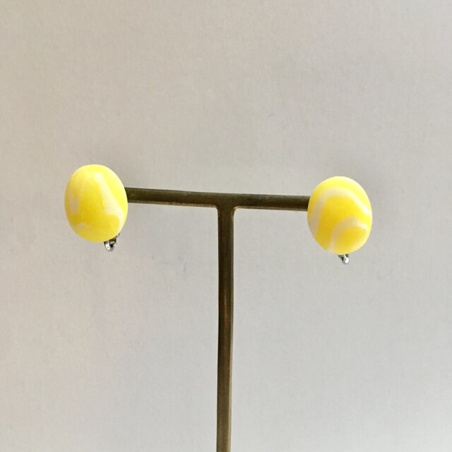 マーブルスタッドイヤリングの画像1枚目