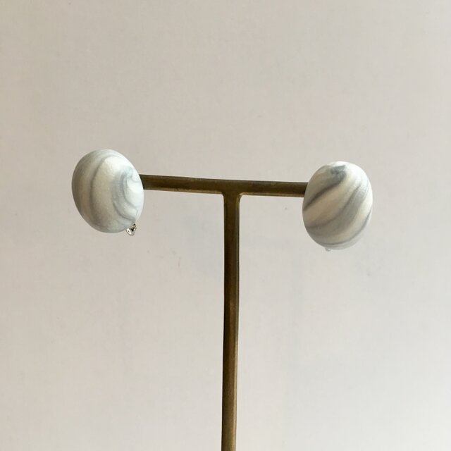 マーブルスタッドイヤリングの画像1枚目