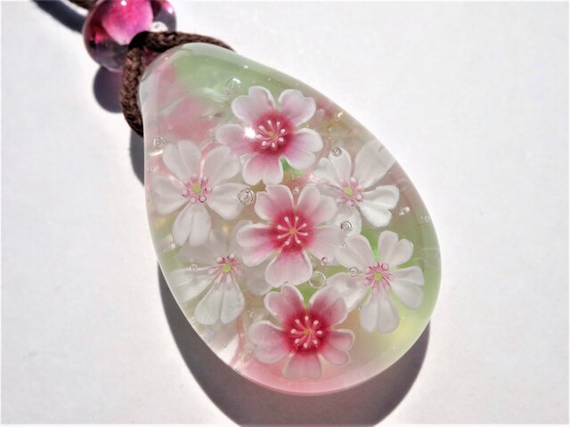 《桜と大島桜》 ペンダント ガラス とんぼ玉 桜 春の画像1枚目