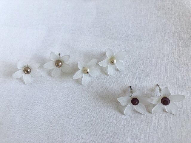 <SALE> お花のピアス A B Cの画像1枚目