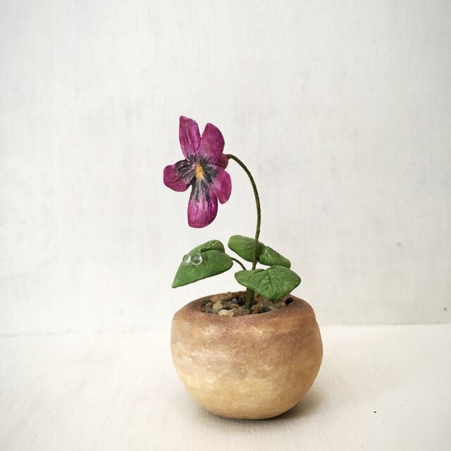 2792.bud 粘土の鉢植え スミレの画像1枚目
