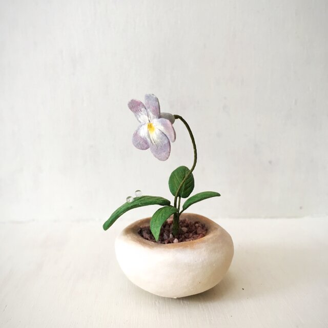 2793.bud 粘土の鉢植え スミレの画像1枚目