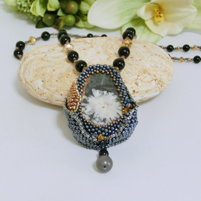 【一品物】ビーズ刺繡◆国産天然石菊花石ネックレス◆オペラタイプの画像1枚目