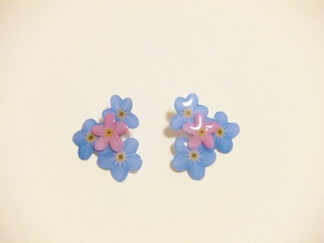 (再)わすれなぐさピアス ピンク×水色の画像1枚目