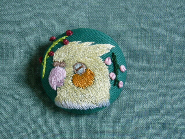 刺繍 オカメインコ ブローチ 鳥の画像1枚目