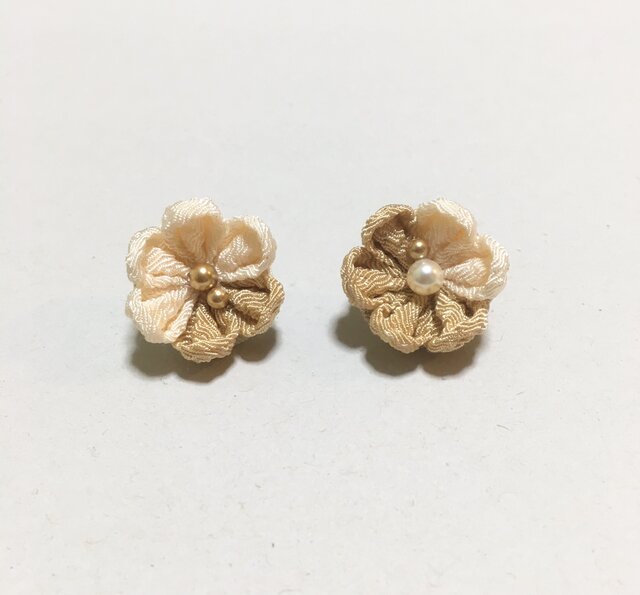 お花のイヤリング/ピアス【2月】の画像1枚目
