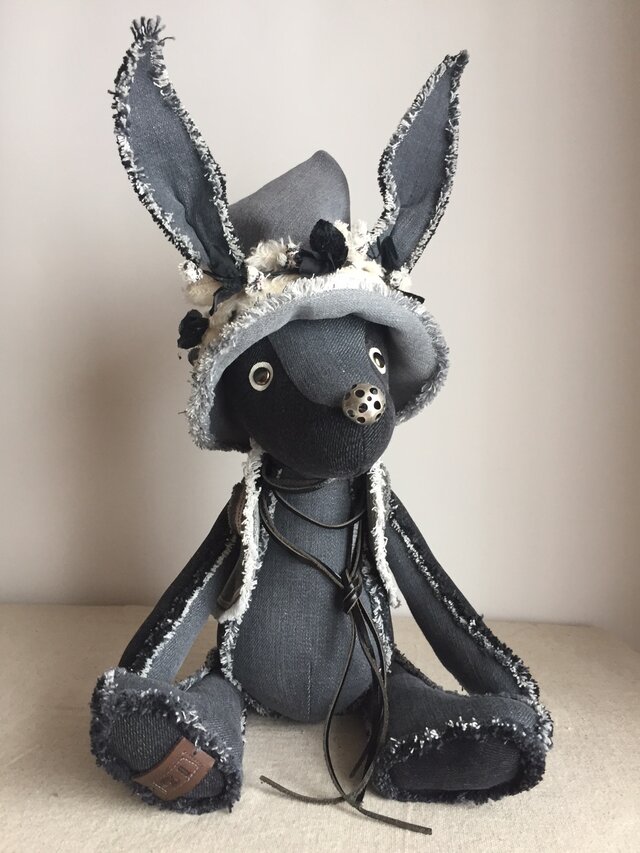 デニムのぬいぐるみ「やまたか帽子のディンゴ」墨色2