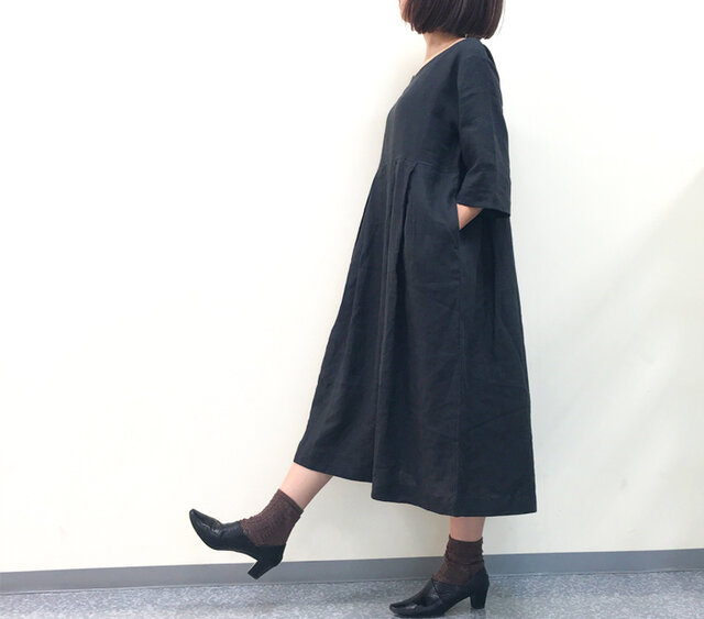 上質リネン100%のゆったりバルーンワンピース、チャコールの画像1枚目