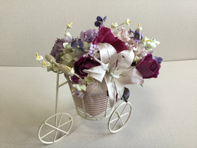 自転車の花籠の画像1枚目
