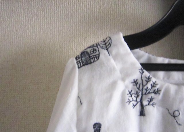 刺繍のチュニックブラウスの画像1枚目