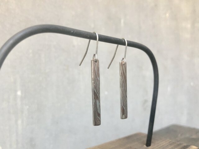 一点物 --mokume-- 縦長なピアスの画像1枚目