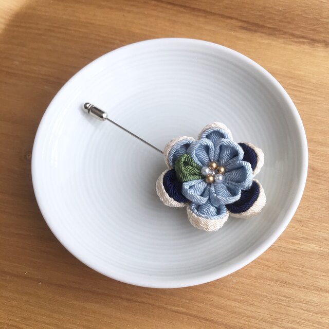お花のブローチの画像1枚目