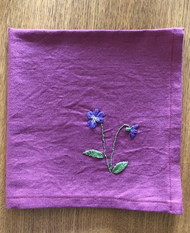 刺繍の大判ハンカチ☆スミレの画像1枚目