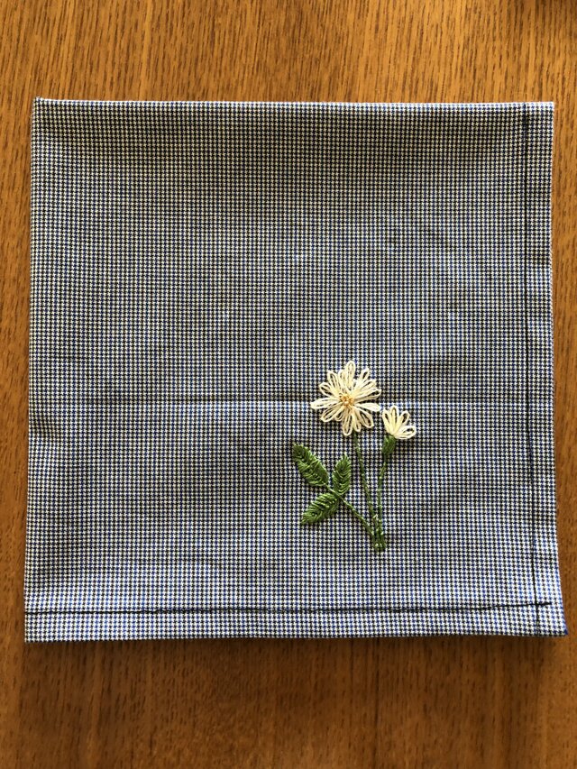 刺繍の大判ハンカチ☆グリーンローズの画像1枚目