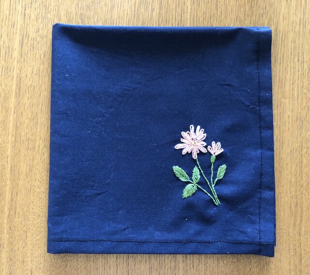 刺繍の大判ハンカチ☆グリーンローズの画像1枚目