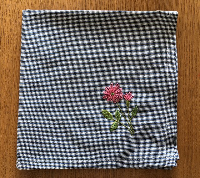 刺繍の大判ハンカチ☆グリーンローズの画像1枚目
