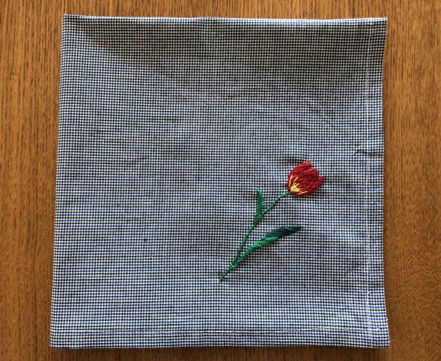 刺繍の大判ハンカチ☆チューリップの画像1枚目