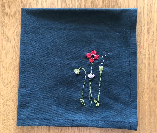 刺繍の大判ハンカチ☆アネモネの画像1枚目