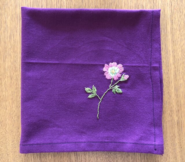 刺繍の大判ハンカチ☆野ばらの画像1枚目