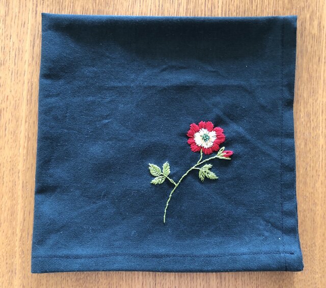 刺繍の大判ハンカチ☆野ばらの画像1枚目