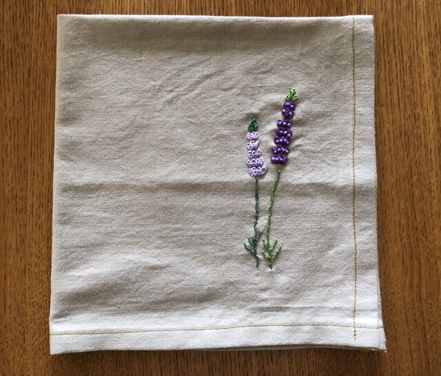 刺繍の大判ハンカチ☆ルピナスの画像1枚目