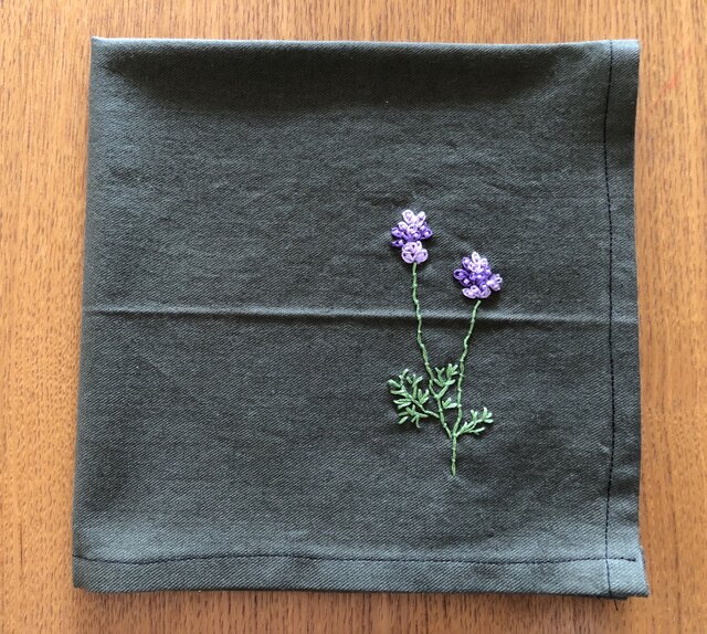 刺繍の大判ハンカチ☆ラベンダーの画像1枚目