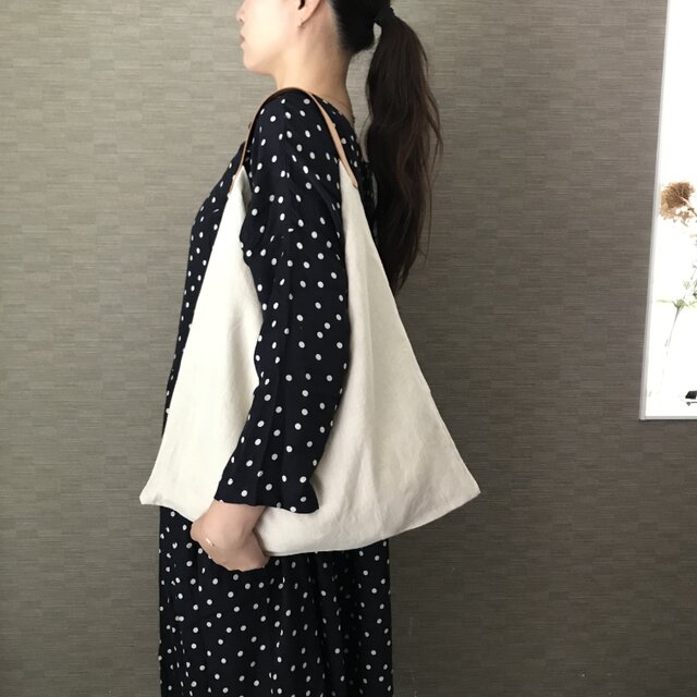 リネンとレザーのワンベルトバッグ(M・ベージュ)の画像1枚目