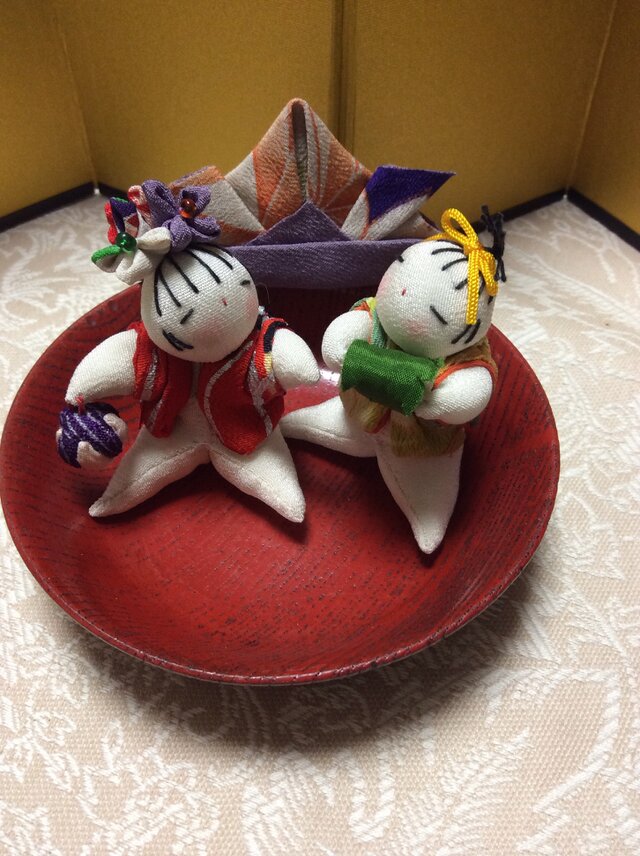 ♪お椀に乗った童と兜の画像1枚目