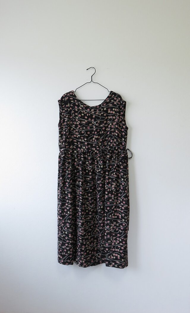 K様ご予約品*アンティーク着物*流線と花葉模様着物のワンピース(Lサイズ)の画像1枚目